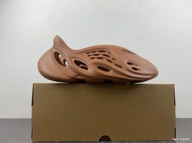 hype RNR Clay Red Foam Yeezy HP5335 Adidas 0602